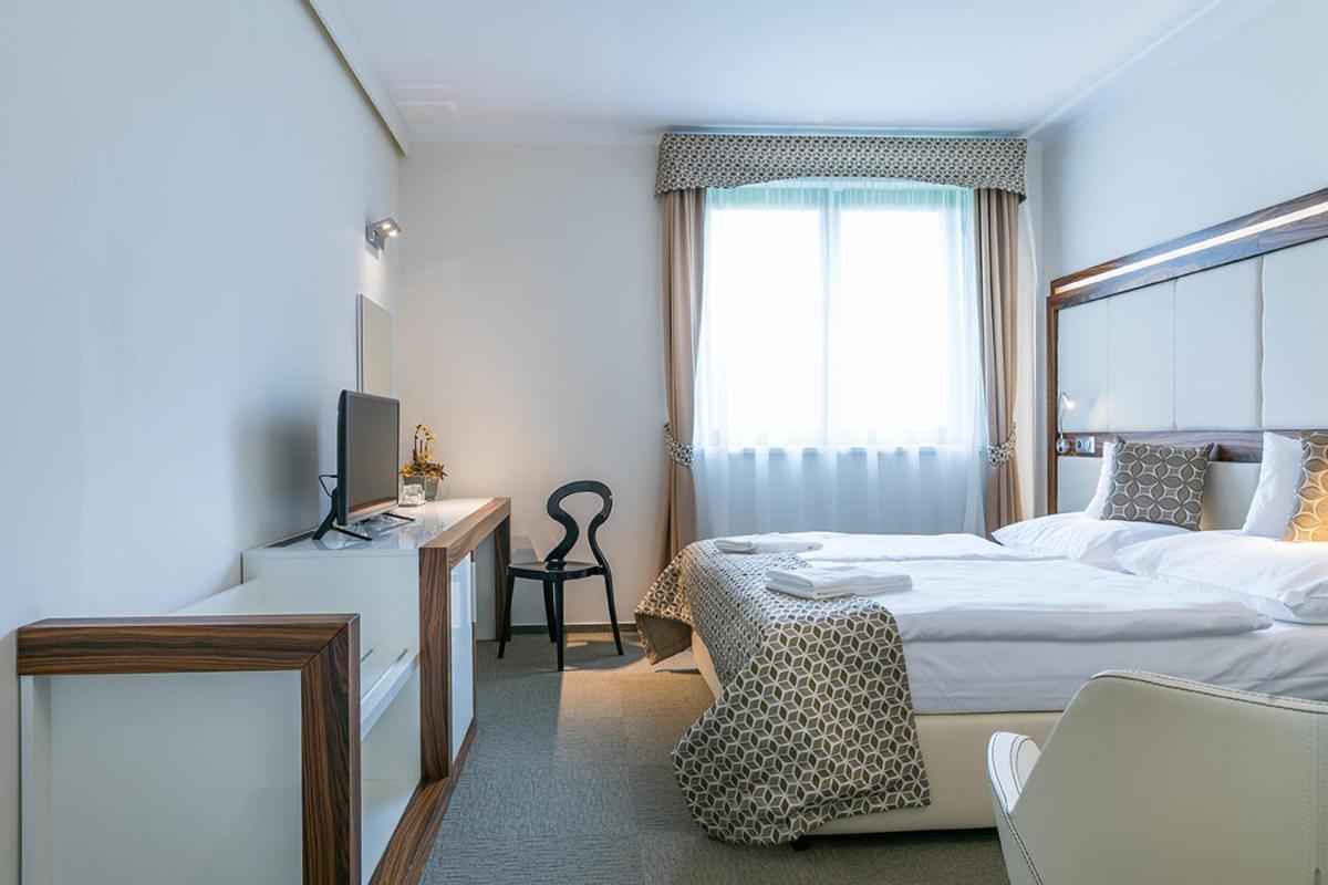 Zamecek Petrovice 4*